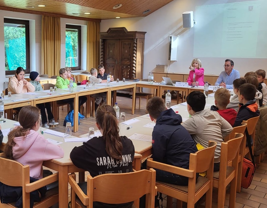 Treffen mit der Bürgermeisterin Frau Perrey, Kl. 4b